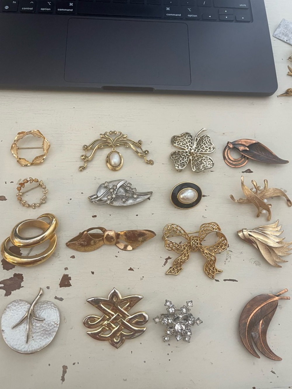 Vintage brooches HAVE WEAR AND TEAR (pls note overall value over 400$)